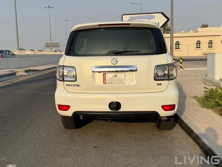 Great condition Nissan Patrol SE 2012 and New Battery and Tires  . Serious buyer
